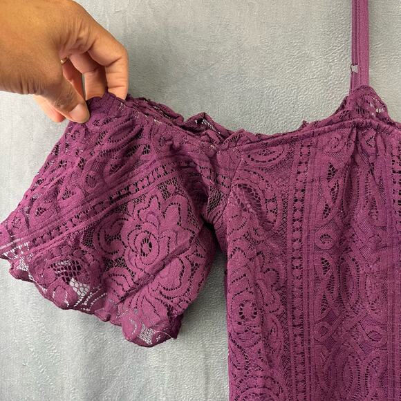 Quaker Lace Cold Shoulder Love, Fire Medium Layered Blouse Purple Love, Fire - Picture 3 of 8